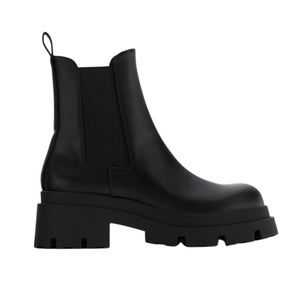 Zara Black Lug Heel Sole Ankle Boots With Low Heel